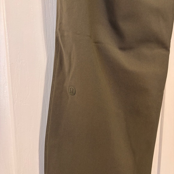 Men’s lululemon ABC Skinny Fit Jogger in Army Green. - Picture 7 of 9